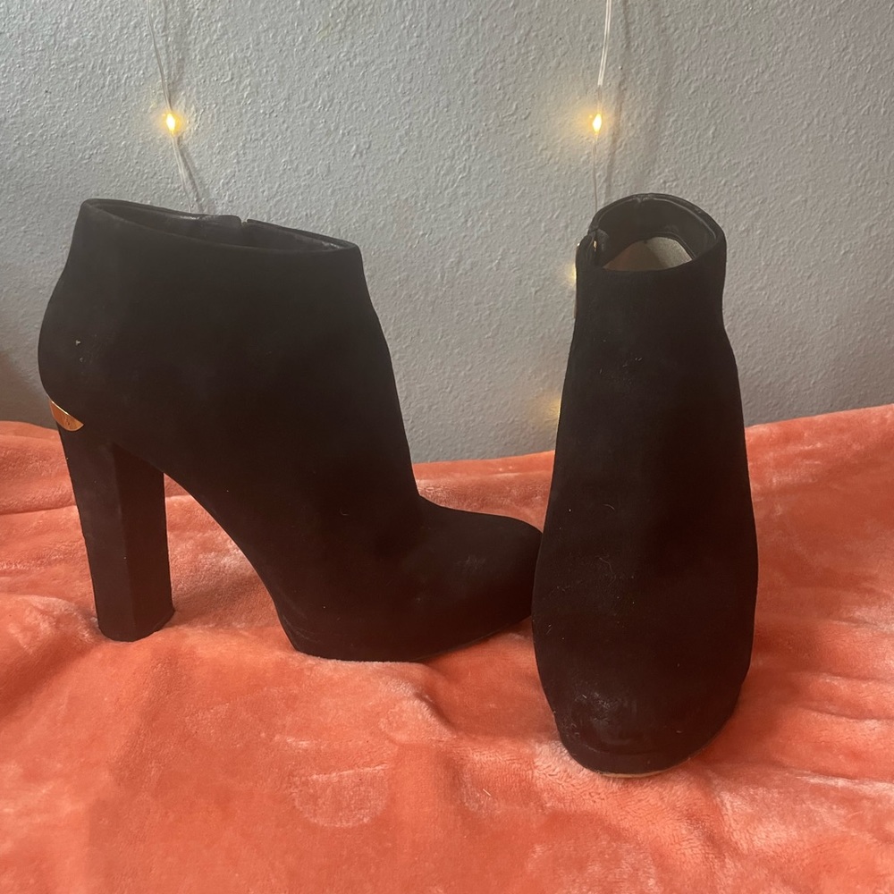 Michael Kors Suede Booties Size 9M - Picture 2 of 5